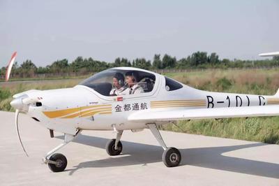 獵鷹飛行俱樂部:當飛行離地沖上云霄的那一刻,就懂得了飛行的意義!