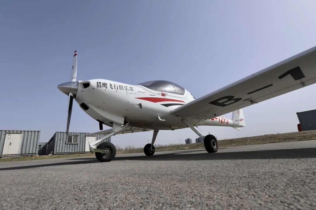 獵鷹飛行俱樂部 飛行盤點(diǎn):認(rèn)識(shí)飛機(jī)的起落架