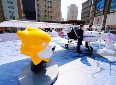 “像買家電一樣買飛機” 蘇寧中山公園店今天賣出一臺百萬元飛機