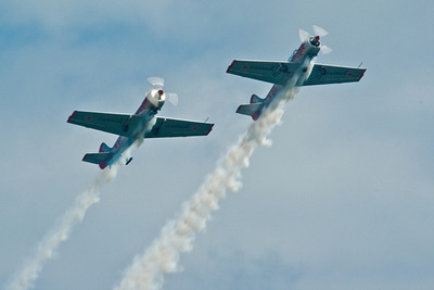 組圖:英國(guó)雅皮士特技飛行表演隊(duì) 表演精彩瞬間
