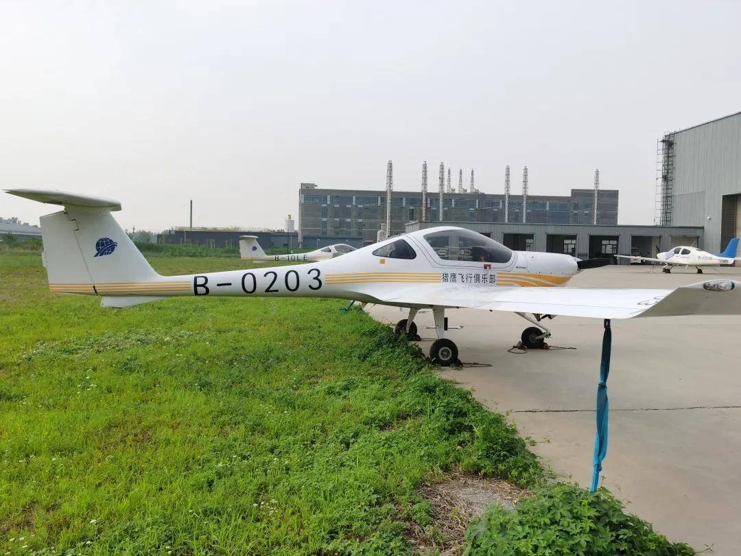 蓮花山增添一抹"空軍藍"空軍航空大學飛行學員冰雪訓練基地.