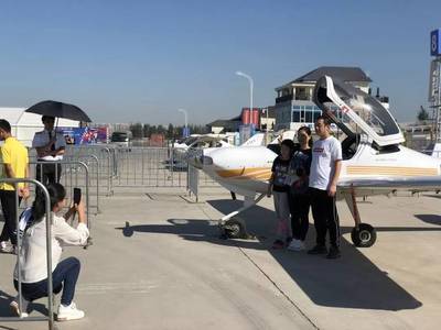 厲害了!獵鷹飛行俱樂部在2018年中國航博會中獨領風騷!