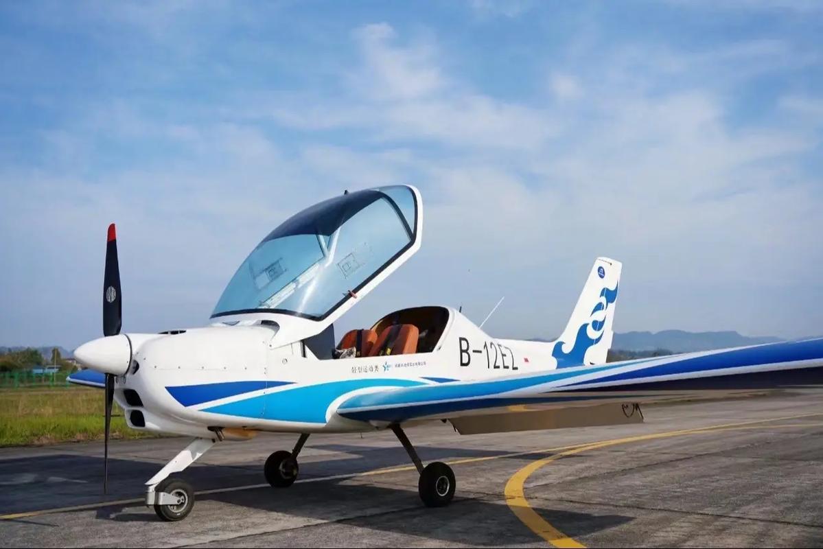 成都飛行家俱樂部云皓川通航cloudridgeaviationcfec