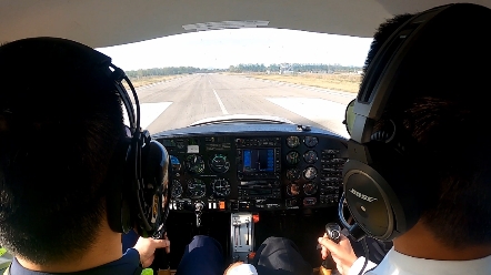 獵鷹飛行俱樂部:如何通過五邊航向法對(duì)準(zhǔn)跑道中線落地