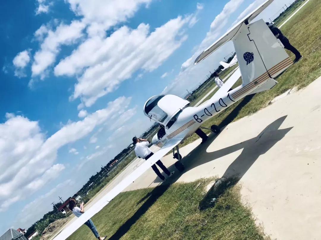 金秋九月乘勝追擊獵鷹飛行俱樂部北京金海湖飛行基地即將進(jìn)入開飛階段