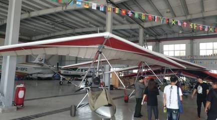 武漢第一家私人飛行俱樂部在漢南通航機場成立