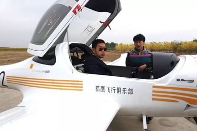 獵鷹飛行俱樂部:世界上最土豪的航空小鎮,家家都有私人飛機!