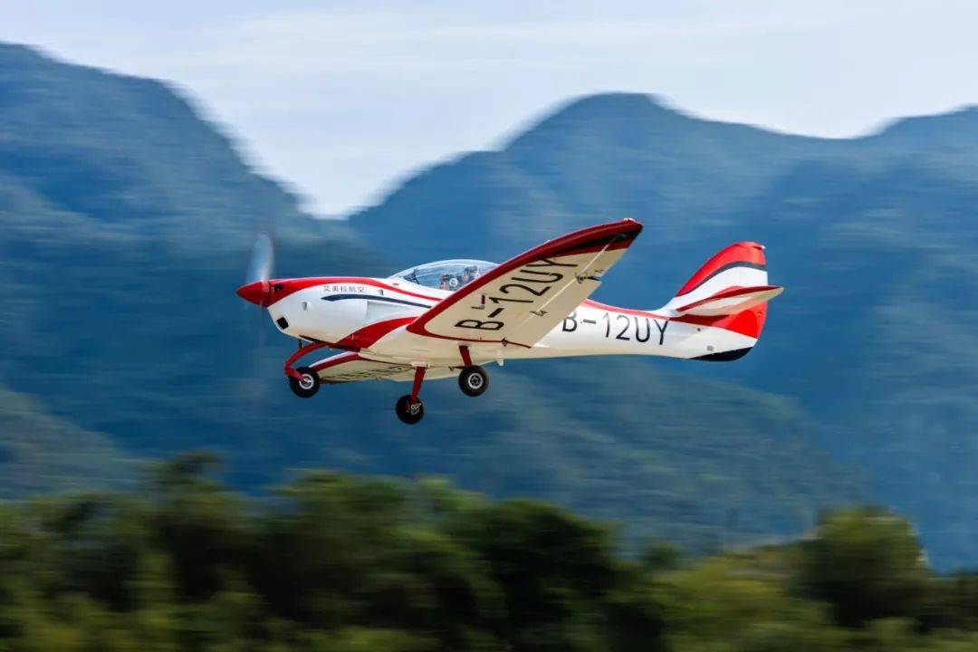 讓到三水過年的游客得到實惠艾美拉飛行俱樂部推出飛行套餐優惠南丹山