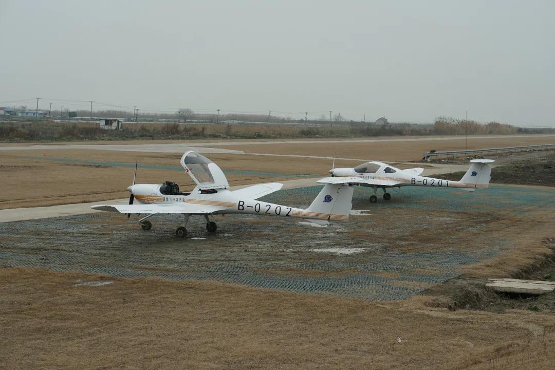 翱翔湖光山色間 探訪北京金海湖飛行基地直升機首飛全程體驗
